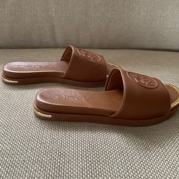 DKNY Sandals- caramel brown leather slide sandals. Size 6.5 - Picture 4 of 7